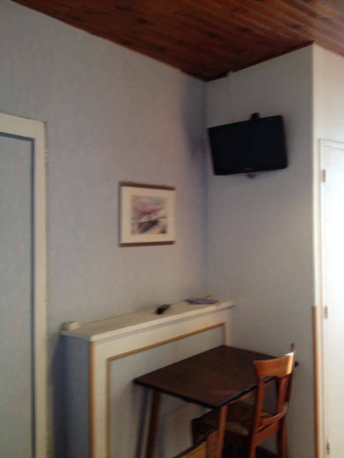 Bar Hotel De La Place Mezel Экстерьер фото