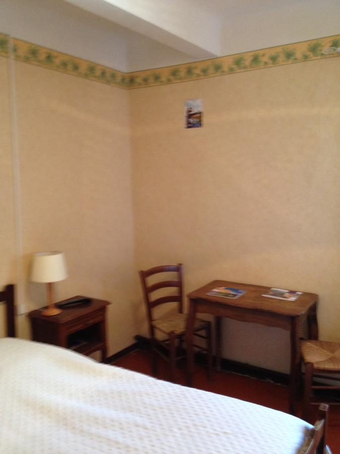 Bar Hotel De La Place Mezel Экстерьер фото