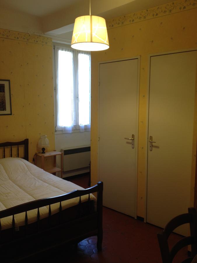Bar Hotel De La Place Mezel Экстерьер фото