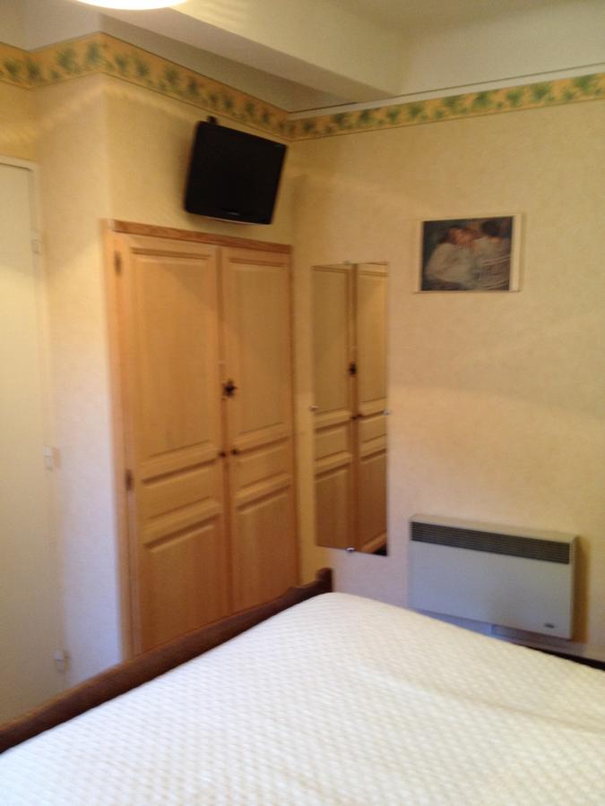 Bar Hotel De La Place Mezel Экстерьер фото